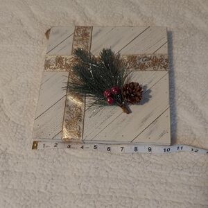 Holiday Pine & Berry Wall Plaque - White and Green
